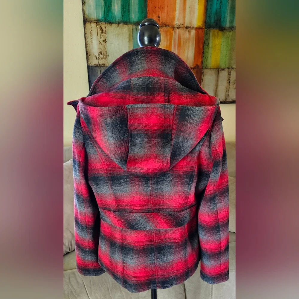 Red Jacket - Picture 6 of 6